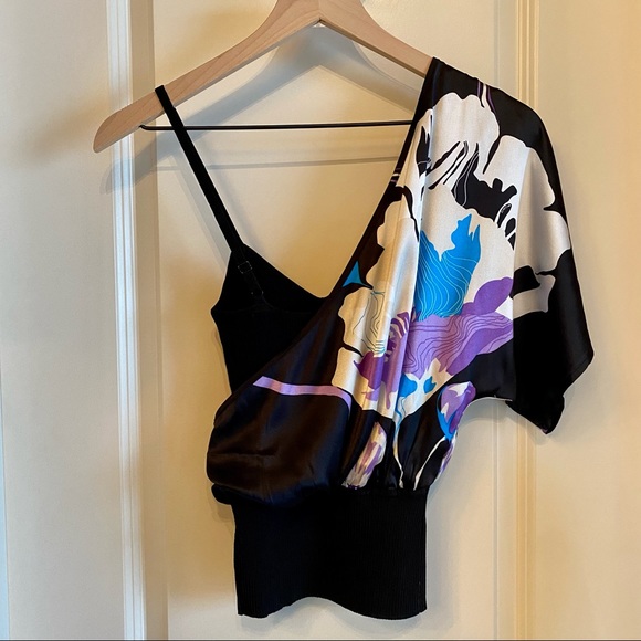 Bebe Asymmetrical Silk Kimono Sleeve Top (XS) - Picture 3 of 6
